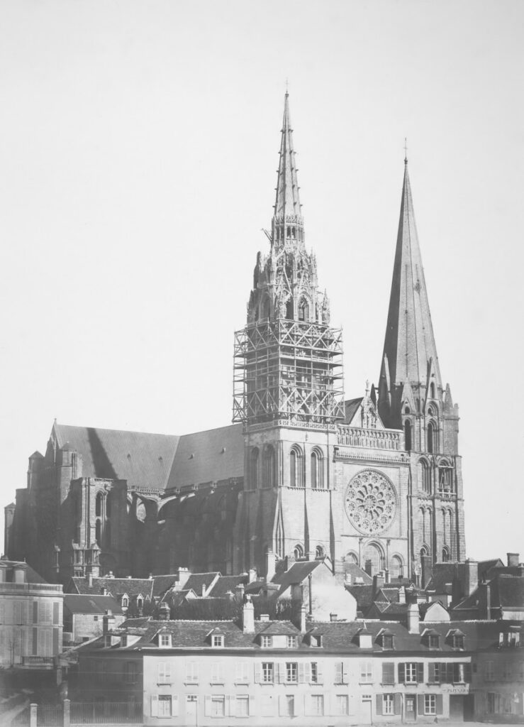 a black and white photo of a cathedral